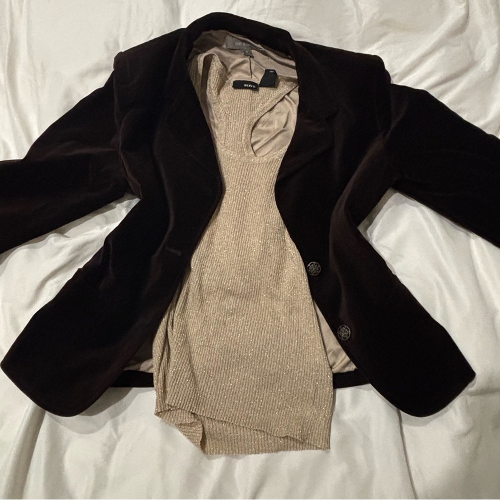 VINTAGE BROWN VELVET BLAZER 
SIZE 8 (fits like a medium)